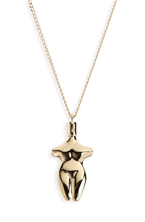 chloe femininities necklace.